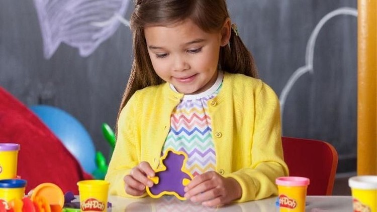 Anak hanya suka bermain gadget setiap hari&comma; Bun&quest; Saatnya lakukan aktivitas menyenangkan di rumah tanpa memainkan gadget&period;