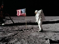 Bulan Ternyata Menyusut, Ilmuwan Keluarkan Peringatan