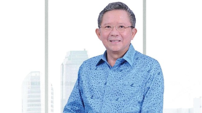 Pemilik Blue Bird Purnomo Prawiro keluar dari daftar 50 orang terkaya seiring turunnya harga saham perusahaan akibat persaingan ketat dengan taksi online.