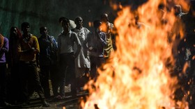 FOTO: Membakar Raga Menuju Nirwana di Tepi Gangga