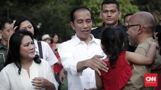 Presiden Jokowi Lanjutkan Tradisi Pembagian Sepeda untuk Warga Sulawesi Barat