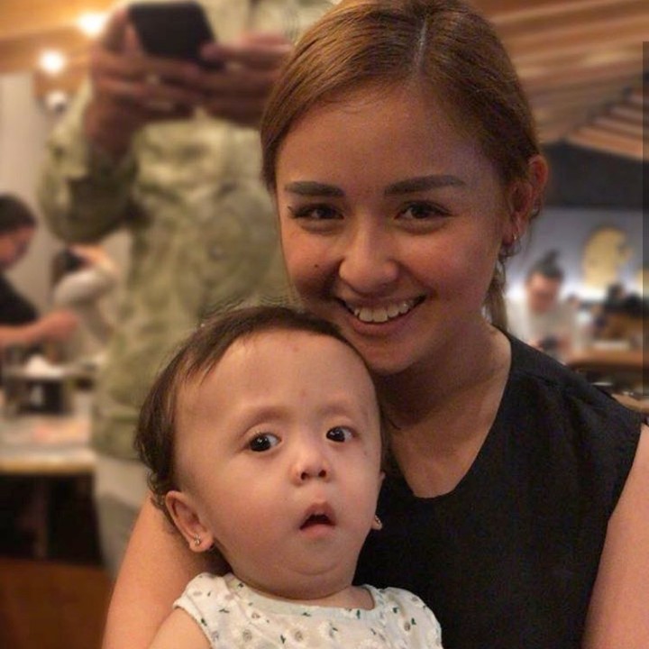 <p>Jika membandingkan perkembangan anak kita dengan anak orang lain mungkin nggak ada habisnya ya, Bun. Joanna Alexandra sadar benar hal itu. Karena itu dia memilih lebih fokus pada hal yang positif. (Foto: Instagram @joannaalexandra)</p>