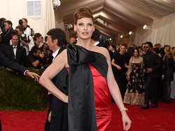 Aksi Perdana Linda Evangelista Jadi Model Fendi Setelah Depresi Berat