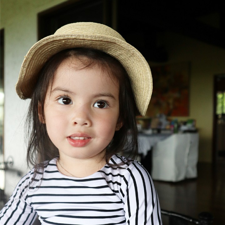 <p>Baby Oli punya mata bulat dan pipi merah yang menggemaskan. (Foto: Instagram/oliviamreyes)  </p>