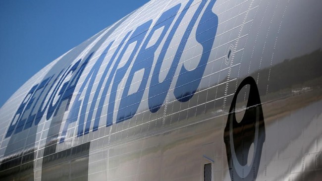 Airbus, perusahaan manufaktur pesawat asal Perancis, memulai percobaan pengiriman dari darat ke kapal menggunakan teknologi drone bernama Skyways di Singapura.