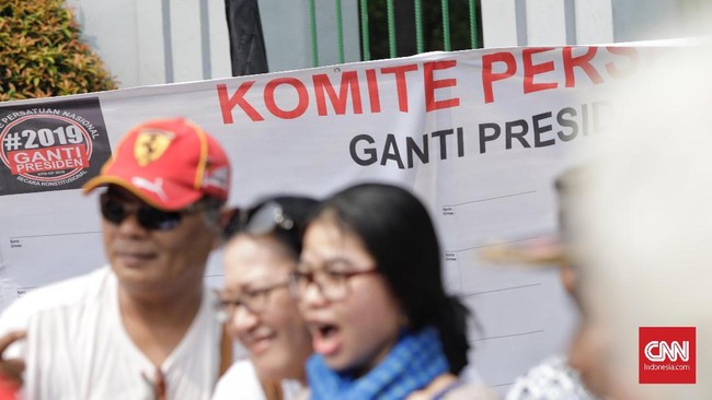 Meski dinilai tak melanggar aturan, MUI mengimbau perang tagar soal ganti presiden tak dilakukan karena berpotensi menimbulkan konflik di tengah masyarakat.