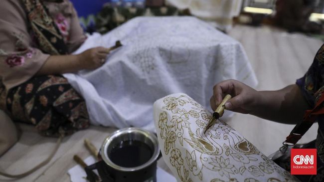 Kain batik memiliki berbagai macam motif. Meski semua motifnya indah, namun semuanya punya makna yang tak sembarangan.