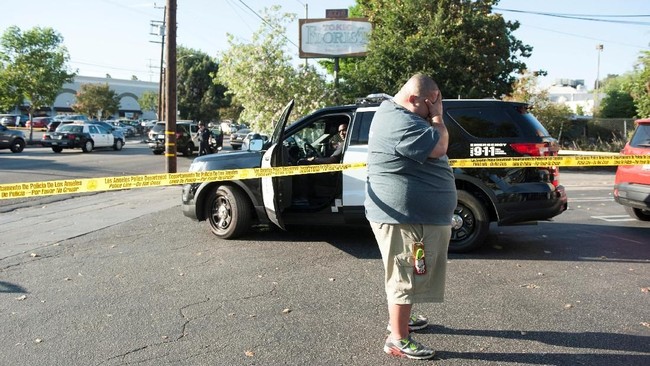 Peristiwa penembakan maut di Negara Bagian California, Amerika Serikat mengakibatkan 13 orang tewas, termasuk seorang wakil Sheriff dan pelaku.