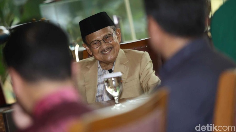 Tips dari BJ  Habibie  untuk Orang Tua agar Anak  Tumbuh Cerdas