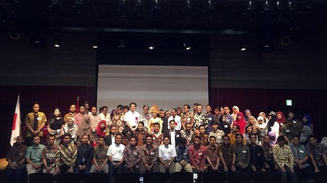 GenWI adalah komunitas netizen yang terdiri dari putra-putri Indonesia dan diaspora yang bergerak di media sosial untuk mempromosikan pariwisata.