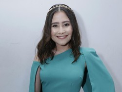 Prilly Latuconsina Beri Kode soal Sosok Inspirasi di Buku Puisi ke-3