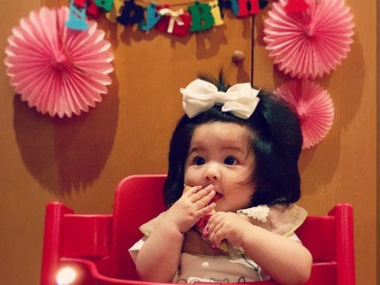 Bayi Berambut Lebat Sejak Lahir Ini Bikin Gemas Maksimal