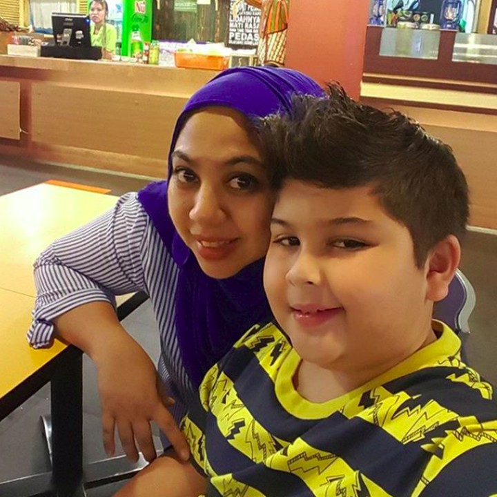 <p>Aih, Baim sayang banget nih sama bundanya. (Foto: Instagram/ @baimalkatiri)</p>