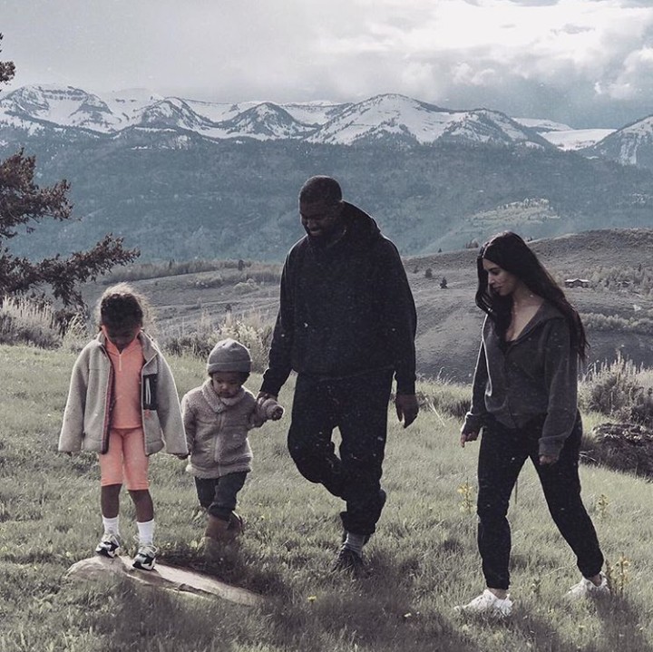 <p>Biasanya Bunda ngapain nih saat quality time bersama si kecil? Nah, Kim Kardashian termasuk yang cukup suka jalan-jalan untuk quality time bersama anak dan keluarga.(Foto: Instagram @kimkardashian)</p>