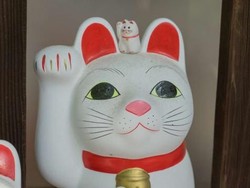 Apakah Memajang Patung Kucing Bisa Membawa Rezeki? Ini Jawabannya