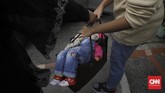 FOTO: Kala Suara Sasha dan Rara Beri 'Nyawa' Boneka Kalau dulu ada Ria Enes yang menyuarakan boneka Susan, kini anak-anak seperti Sasha (14) dan Rara (10) pun tertarik menekuni seni suara perut (ventriloquism).