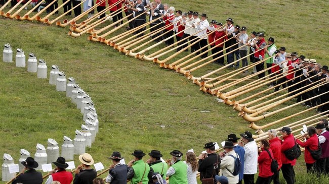FOTO: Menggemakan Bunyi Alphorn