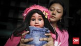 FOTO: Kala Suara Sasha dan Rara Beri 'Nyawa' Boneka Kalau dulu ada Ria Enes yang menyuarakan boneka Susan, kini anak-anak seperti Sasha (14) dan Rara (10) pun tertarik menekuni seni suara perut (ventriloquism).