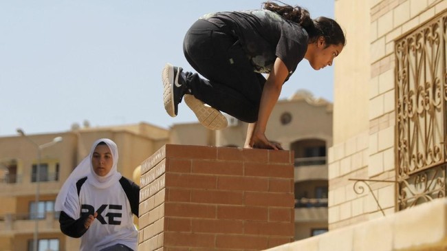 FOTO: Lawan Norma Sosial, Wanita Mesir Latihan Parkour