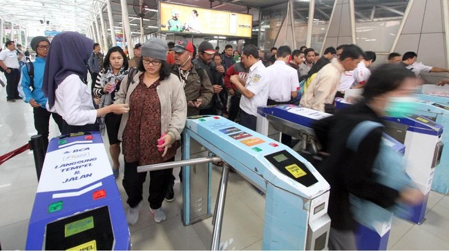 PT Kereta Commuter Indonesia (KCI) mengaku pembaharuan sistem tiket elektronik merupakan salah satu syarat agar Kartu Multi Trip (KMT) memperoleh izin BI.