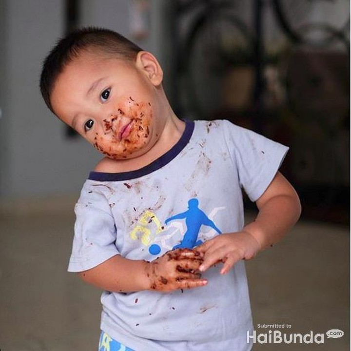 <p>Melihat Aba cemong saat makan meses nggak akan bikin marah sang bunda kok. (foto: Instagram @zaskiadyamecca)<br /><br /></p>