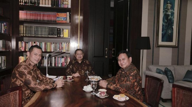 SBY dinilai sedang memainkan strategi politik dengan mengungkit hubungannya dengan Megawati Soekarnoputri untuk mendapat simpati publik dan naikkan posisi AHY.