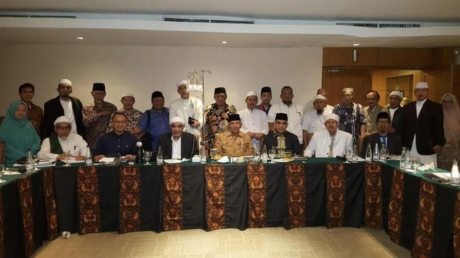 Ketum PA 212 mengatakan usai ijtima ulama akan diumumkan siapa yang akan didukung dalam Pilpres. Prabowo akan menjadi capres, sementara cawapres masih digodok.