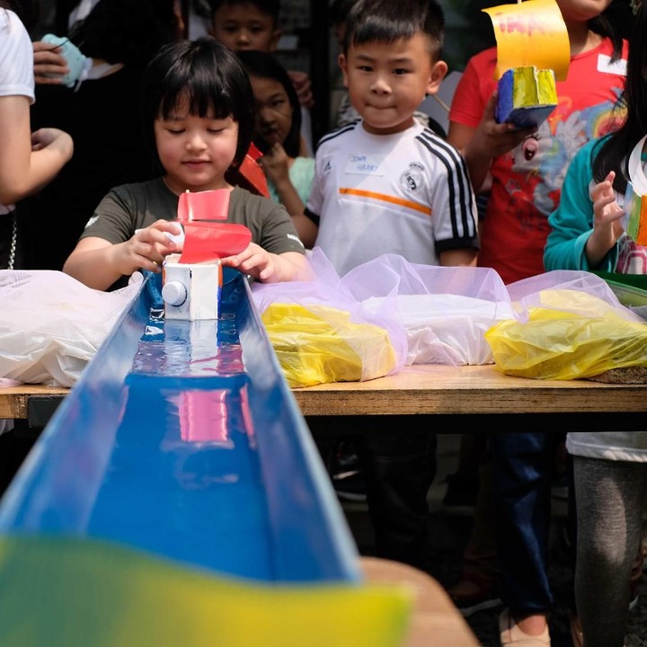 <p>Setelah selesai, perahunya bakal balapan di arena berbentuk slide dan berisi air. (Foto: dok. Prasetiya Mulya)</p>