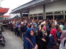 Bagaimana Cara Cegah Antrean Penumpang KRL Mengular?
