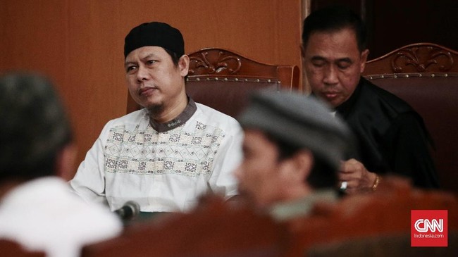 Dalam sidang penuntutan, jaksa menuntut JAD sebagai kelompok yang melakukan tindak pidana terorisme sebagaimana diatur dalam UU Pemberantasan Terorisme.
