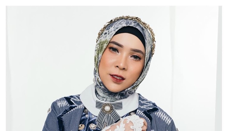 Fitri Tropica menyebut tentang PCOS yang membuatnya kesulitan hamil selama 5 tahun menikah. Simak yuk gejala dan ciri-cirinya.
