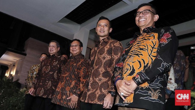 SBY berharap politik identitas tak mendominasi pelaksanaan Pemilu 2019. Dia ingin aparat penegak hukum netral dan tidak memihak salah satu kubu.