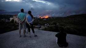 FOTO: Gelombang Panas Jadi Jilatan Api di Yunani