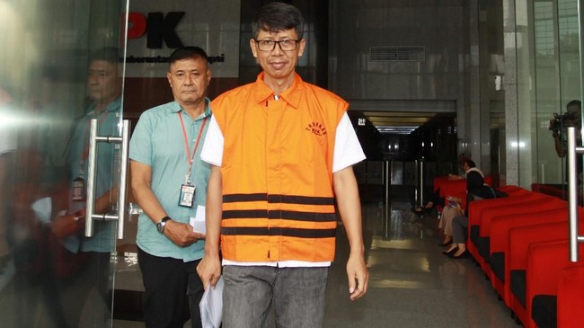 KPK mengeksekusi terpidana kasus suap Wahid Husen ke lapas yang pernah dipimpinnya, Lapas Klas I Sukamiskin Sukamiskin bersama tiga terpidana lainnya.