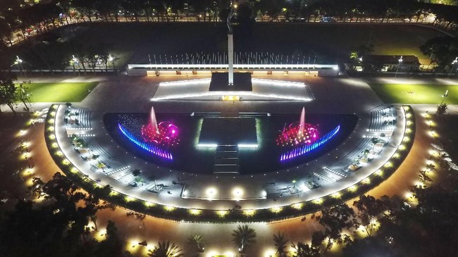 Wagub DKI Jakarta Sandiaga Uno menyampaikan terima kasih pada para pendukung Ahok yang hadir saat peresmian Lapangan Banteng semalam.