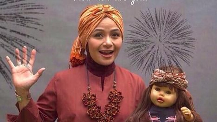 Ingat Ria Enes bersama boneka Suzan, Bun? Itu lho penyanyi lagu anak 'Si Kodok' dan 'Suzan Punya Cita-cita'.