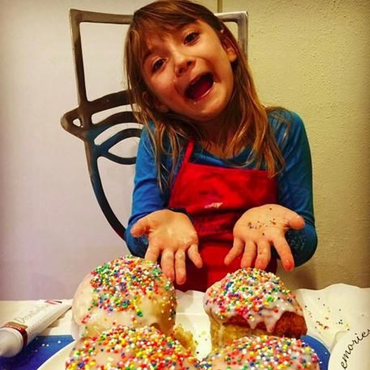 <p>Aelita sangat suka memanggang kue lho, Bun. Ada yang mau? (Foto: Instagram @aelitaandre)</p>