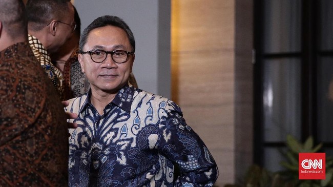 Ketua Umum Partai Amanat Nasional (PAN) Zulkifli Hasan menanggapi polemik permainan politik dua kaki yang diperagakan Partai Demokrat untuk pemilu 2019.