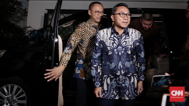 Zulkifli Hasan mengatakan Gerindra dan Demokrat belum bercerai. Kata dia, ada dinamika baru dalam kubu koalisi pendukung Prabowo Subianto.
