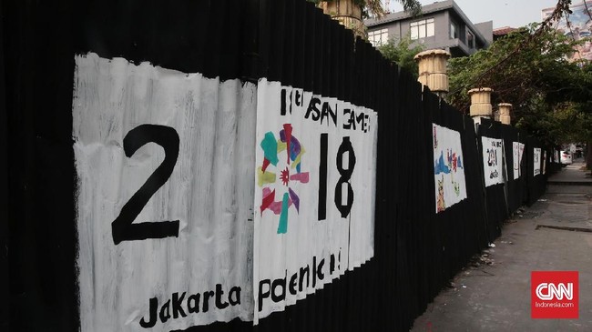 Spanduk dengan kesalahan pengetikan terpasang. Tulisan yang semestinya Asian Games tertulis ASEAN Games.