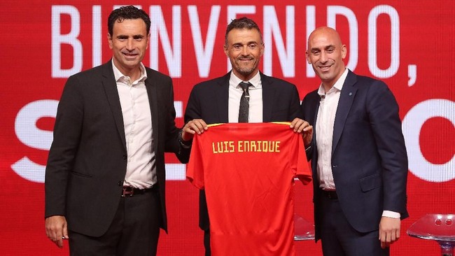 Luis Enrique mulai bergerak untuk menciptakan timnas Spanyol yang sesuai dengan keinginannya. Sejumlah peraturan pun ia siapkan.