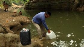 Kemarau Sebabkan Kekeringan, Air Sungai Keruh Jadi Pilihan