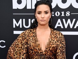 Ngaku Cinta Hewan, Demi Lovato Dihujat karena Pamer Kalkun Bakar