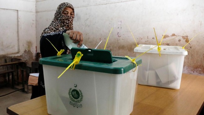 Partai incumbent di Pakistan menolak hasil perhitungan suara sementara dari pemilu yang telah berlangsung di negara tersebut.