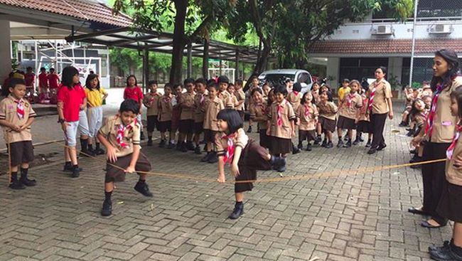 Ekspresi Happy Anak-anak Saat Main Lompat Tali - Foto 7 - Informasi Tentang Permainan Tradisional Lompat Tali