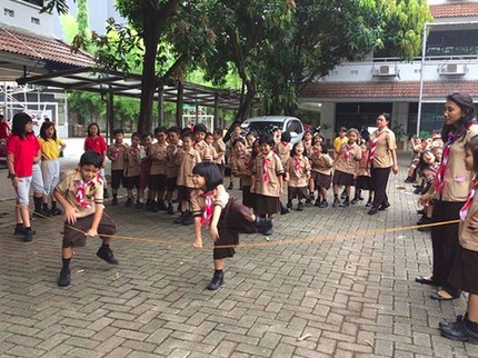 Ekspresi Happy Anak-anak Saat Main Lompat Tali