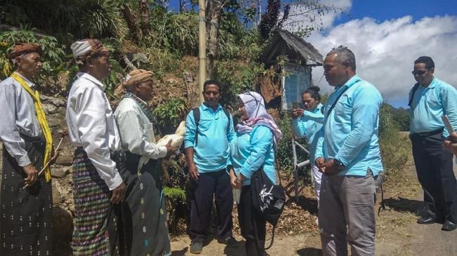 Kementerian Pariwisata menggali dua potensi wisata yakni Liang Ndara dan Kampung Rinca di Labuan Bajo, NTT.