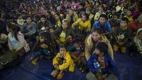 FOTO: Wajah Pengungsi Bendungan Jebol di Laos