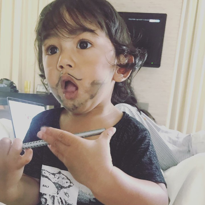 <p>Ya ampun Bambang, sekarang sudah berjenggot dan berkumis ya? He-he-he. (Foto: Instagram/meisya__siregar)</p>