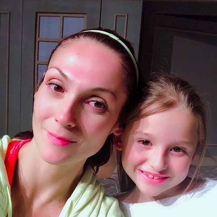 <p>Bunda Nora dan Scarlett sama-sama cute ya. (Foto: Instagram/ @norasalinastv)  </p>